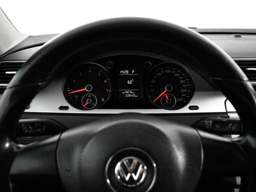 Volkswagen Passat с пробегом — 2010 год. Фото: #10