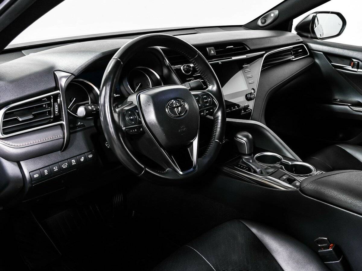 Toyota Camry с пробегом — 2021 год. Фото: #11