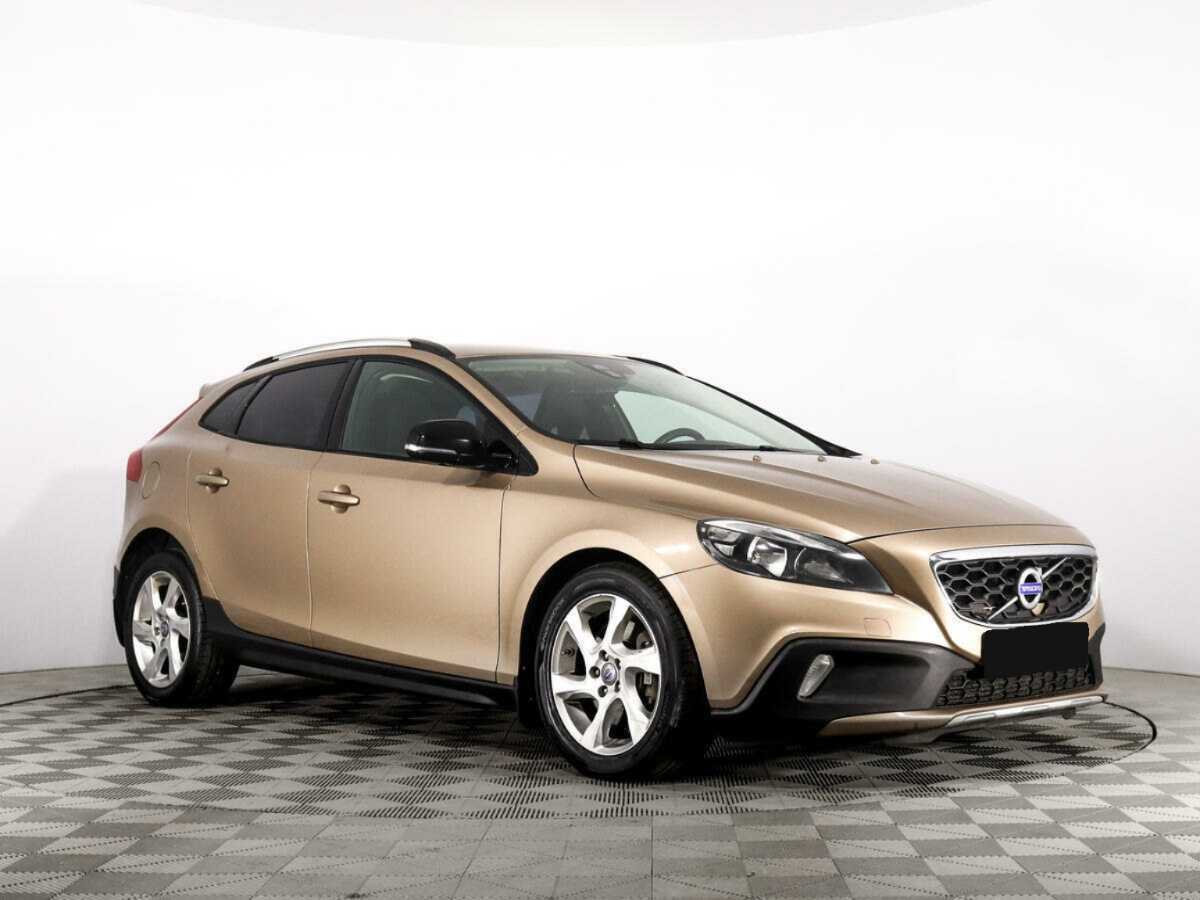Volvo V40 Cross Country с пробегом — 2014 год. Фото: #2