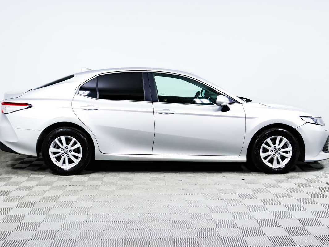 Toyota Camry с пробегом — 2018 год. Фото: #3