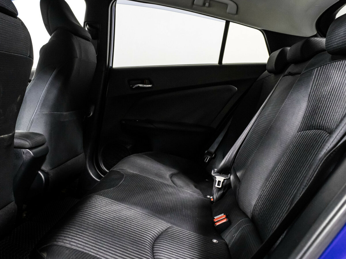 Toyota Prius с пробегом — 2016 год. Фото: #11