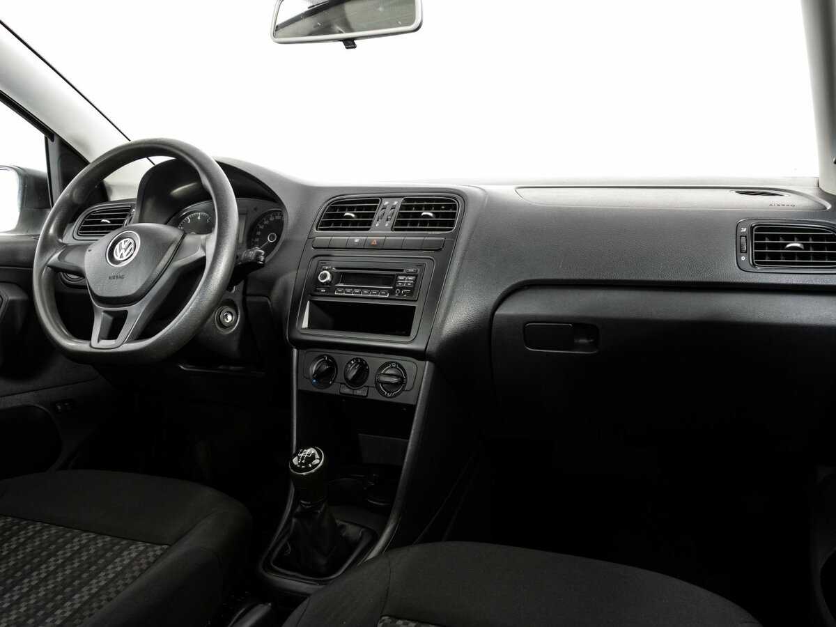 Volkswagen Polo с пробегом — 2017 год. Фото: #6