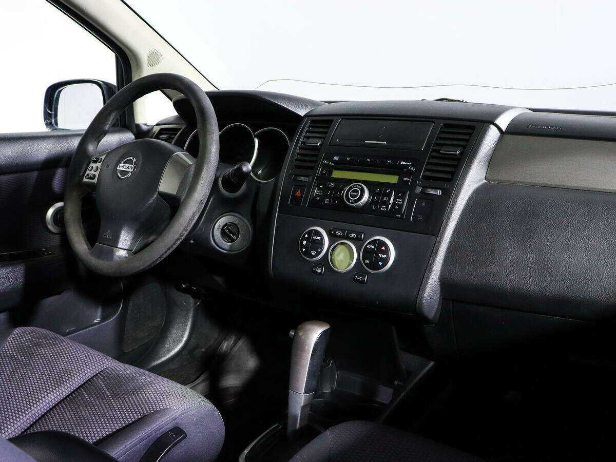 Nissan Tiida с пробегом — 2008 год. Фото: #6