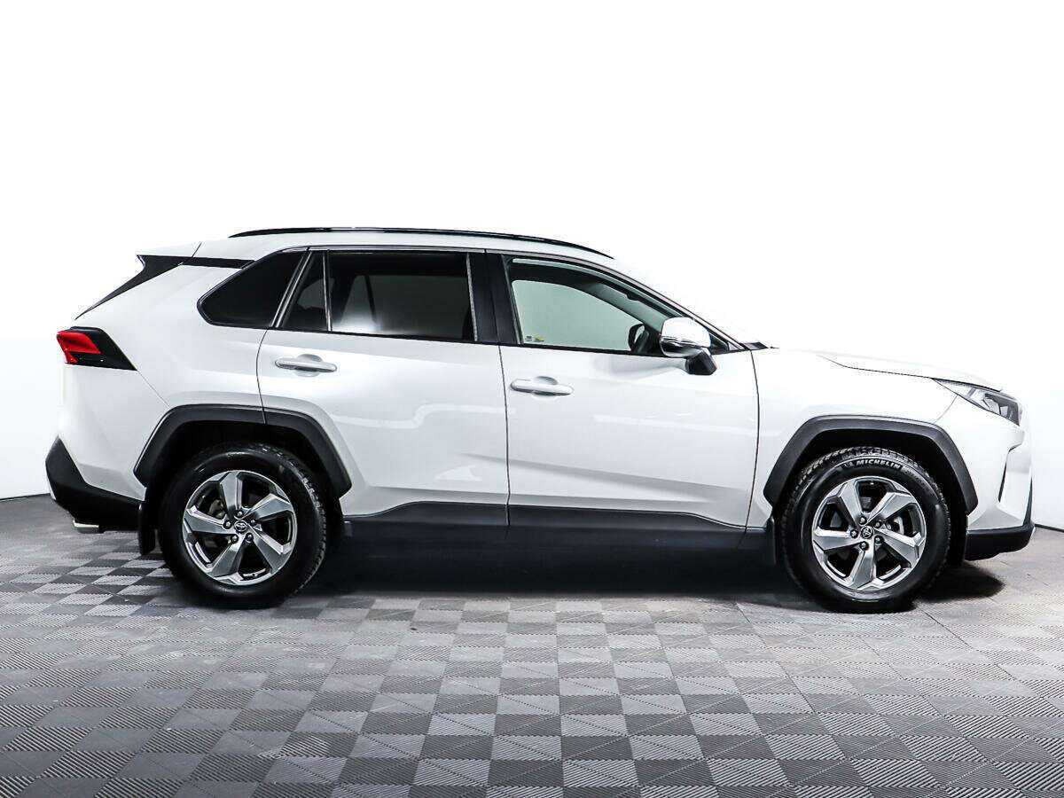 Toyota RAV4 с пробегом — 2019 год. Фото: #3
