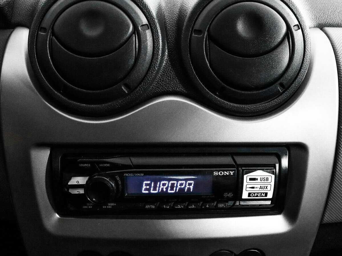 Renault Sandero с пробегом — 2011 год. Фото: #11