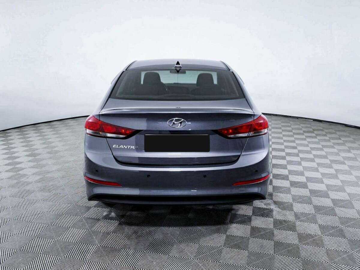 Hyundai Elantra с пробегом — 2018 год. Фото: #5