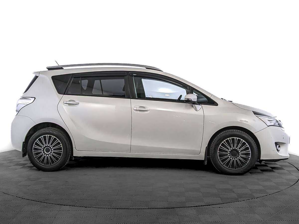 Toyota Verso с пробегом — 2013 год. Фото: #3