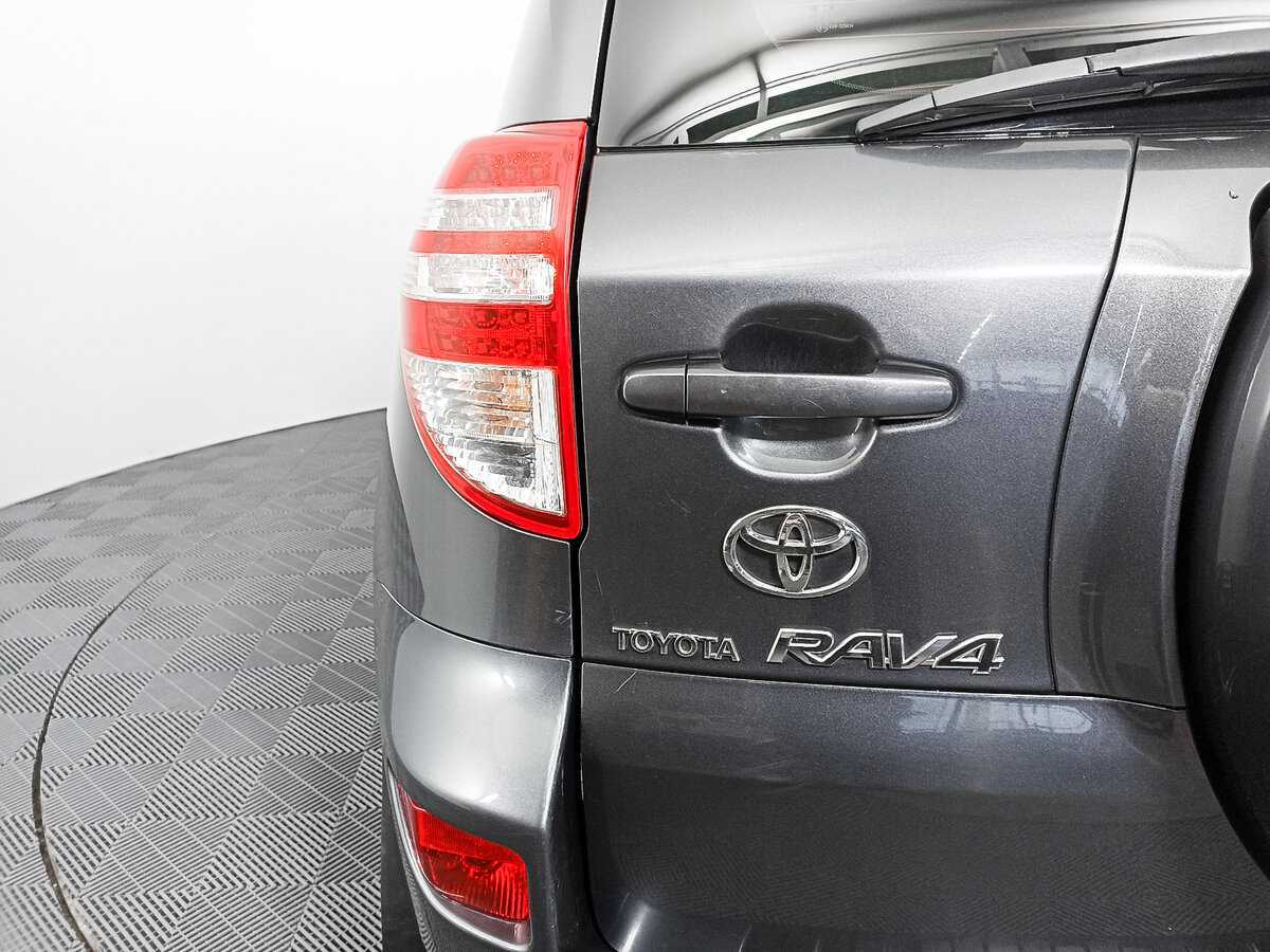 Toyota RAV4 с пробегом — 2011 год. Фото: #6