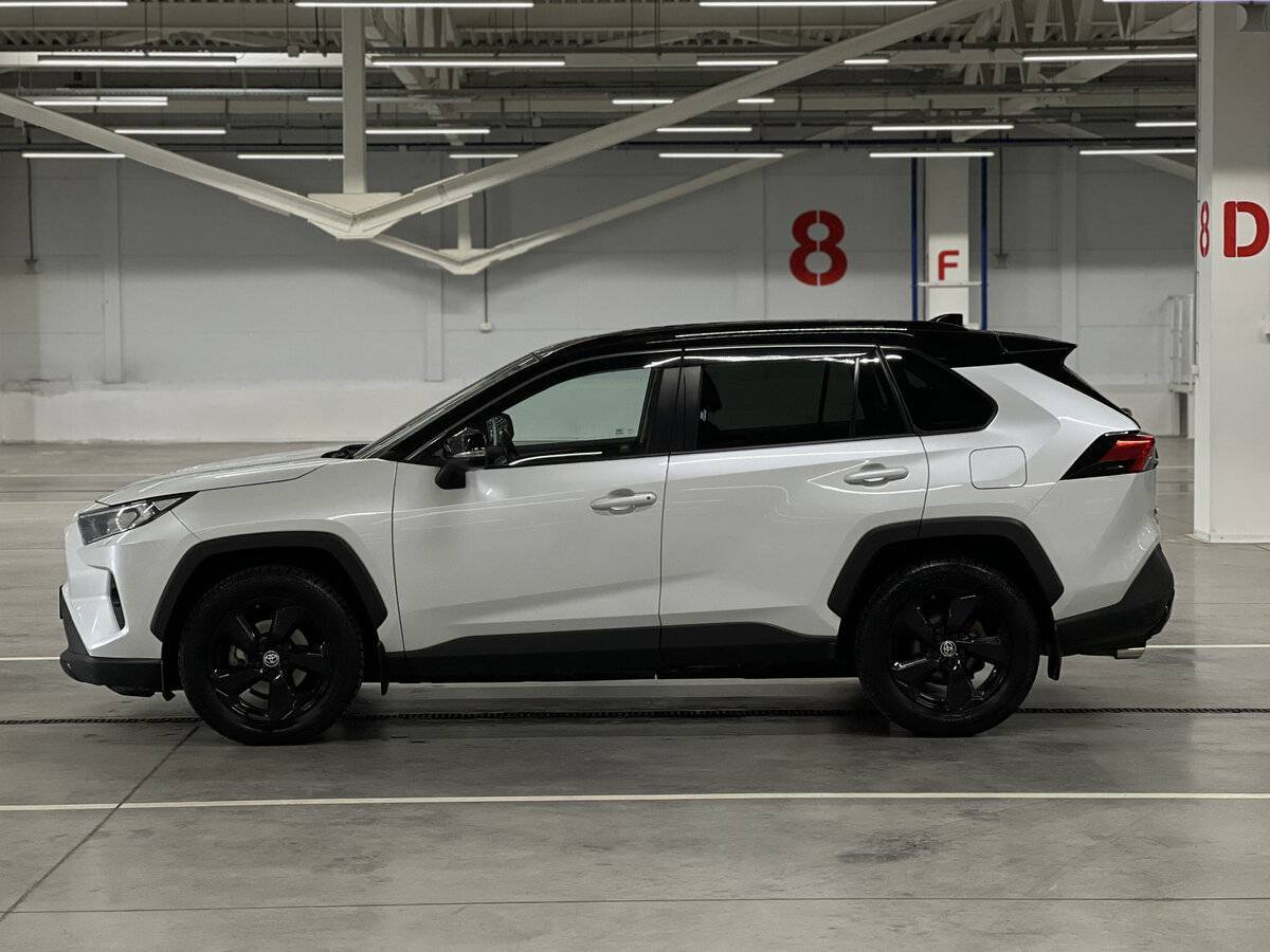 Toyota RAV4 с пробегом — 2021 год. Фото: #7