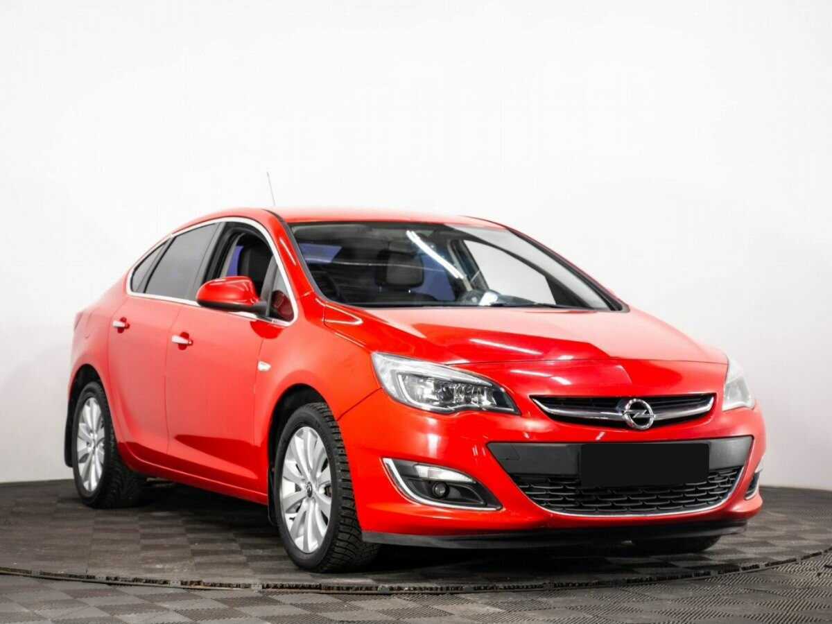Opel Astra с пробегом — 2013 год. Фото: #2