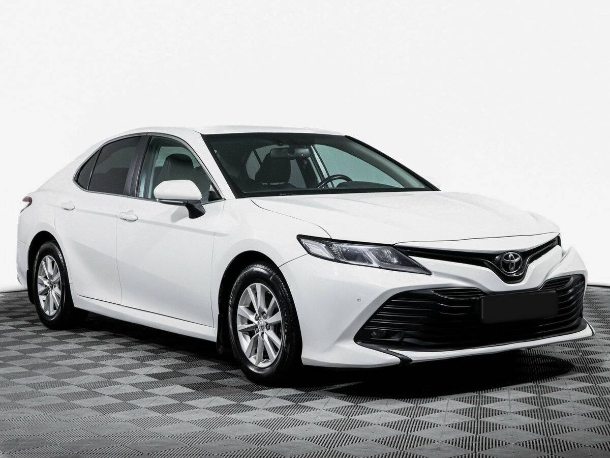 Toyota Camry с пробегом — 2018 год. Фото: #2