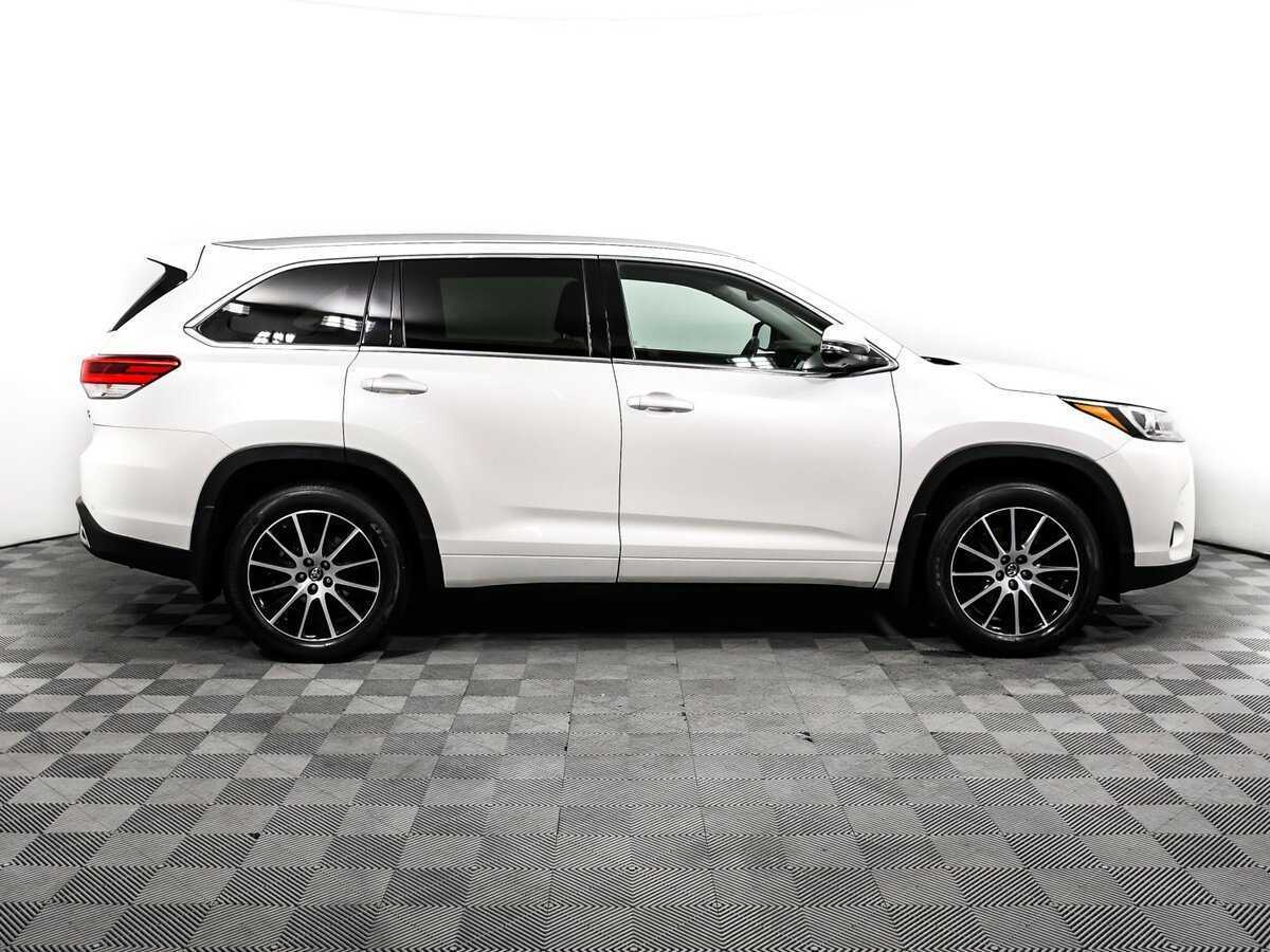 Toyota Highlander с пробегом — 2017 год. Фото: #3