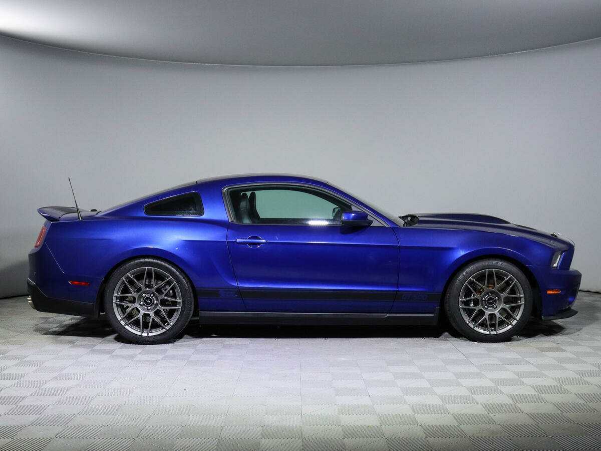 Ford Mustang с пробегом — 2011 год. Фото: #2