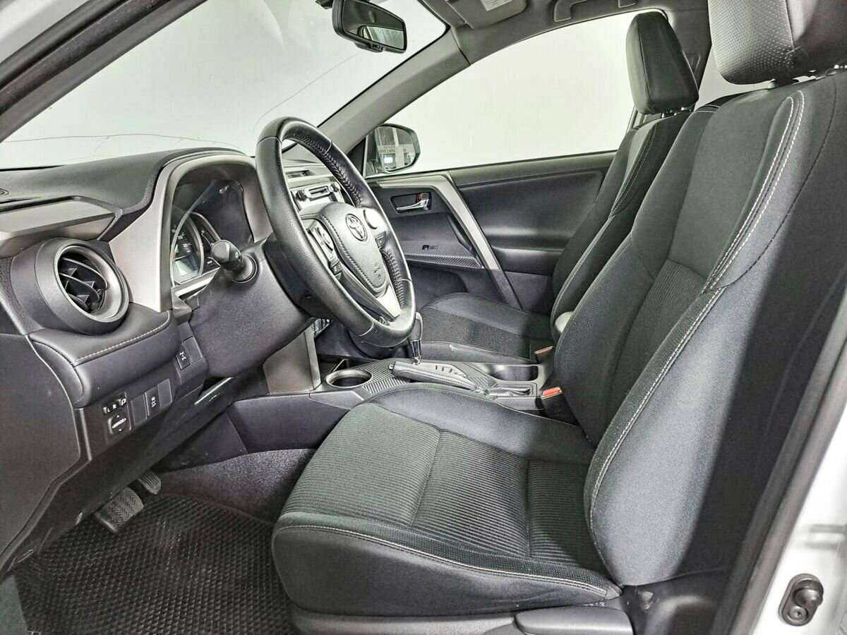 Toyota RAV4 с пробегом — 2014 год. Фото: #14
