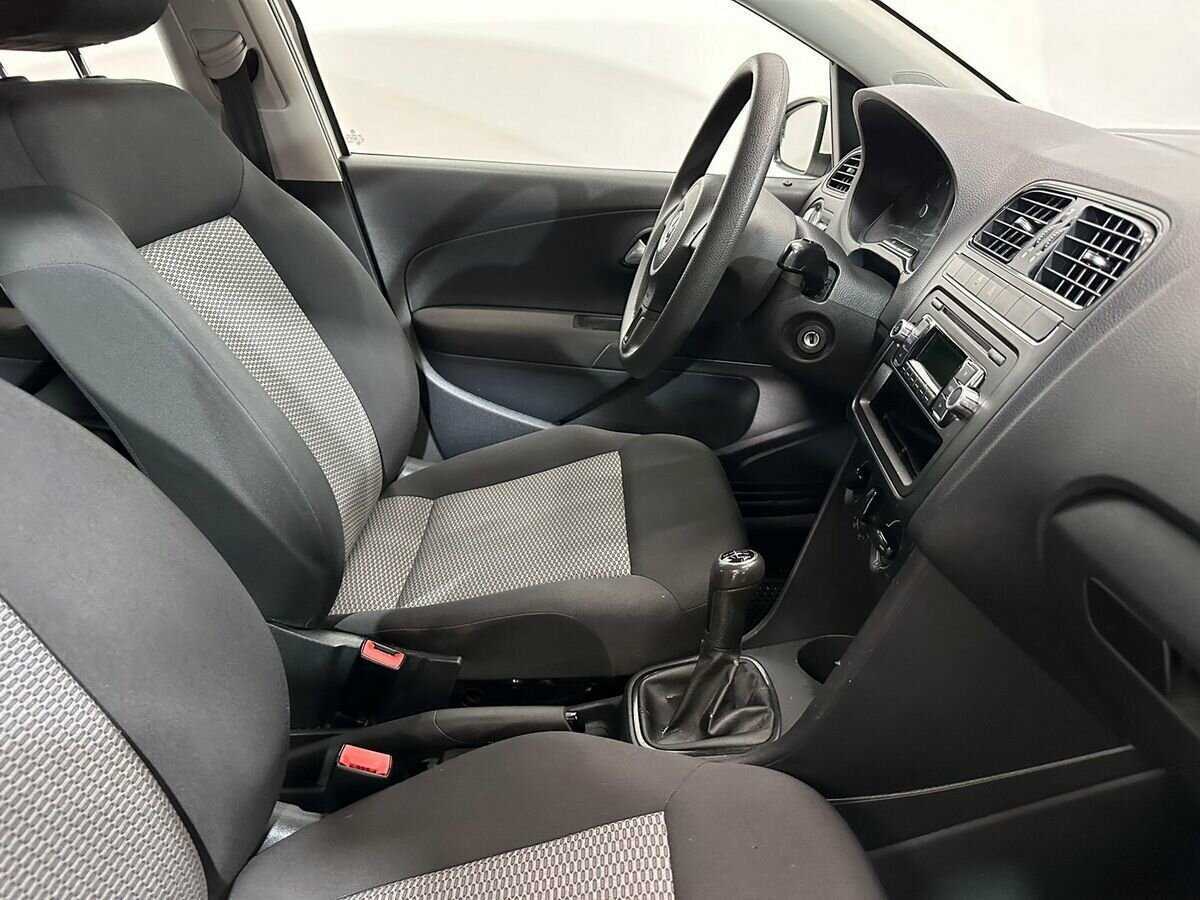 Volkswagen Polo с пробегом — 2011 год. Фото: #8