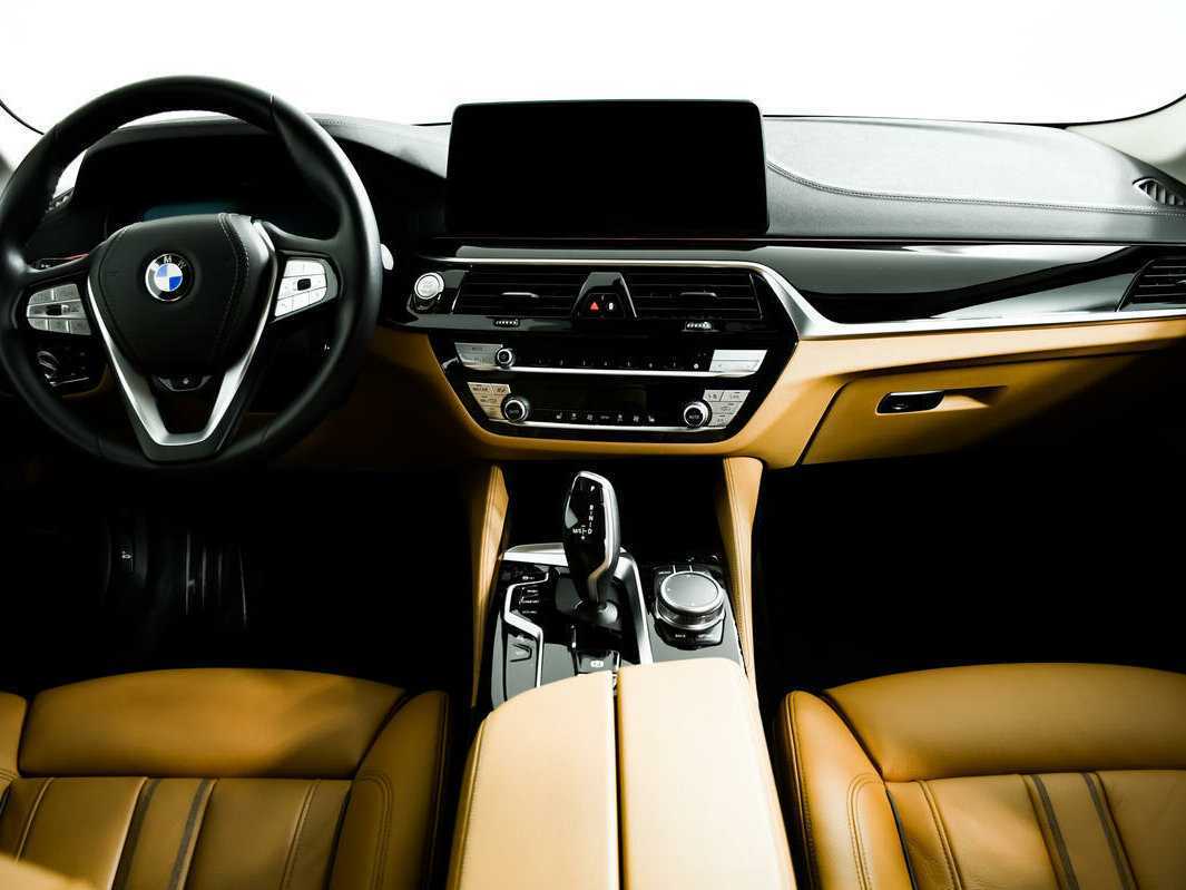 BMW 5 серии с пробегом — 2021 год. Фото: #10
