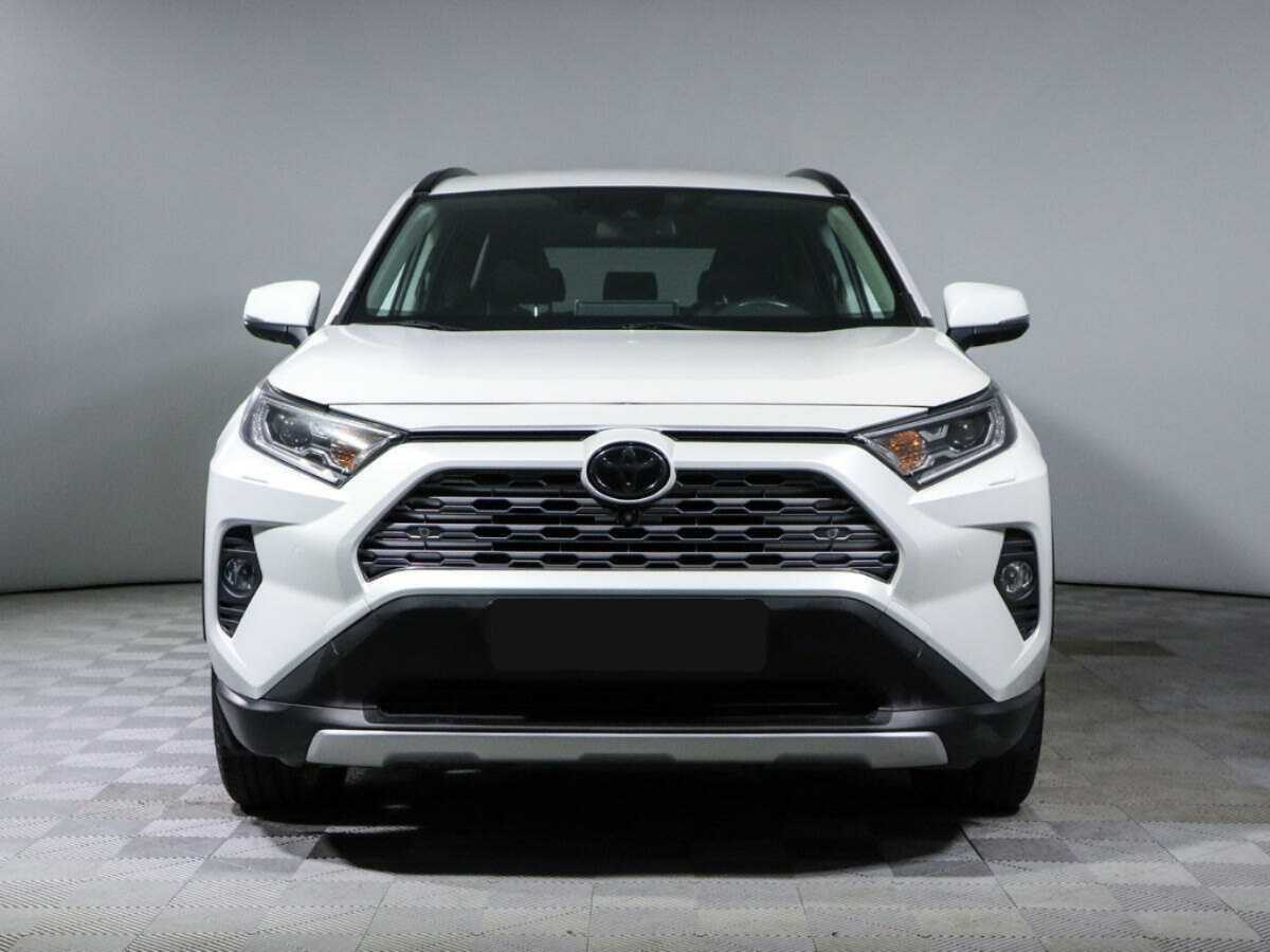 Toyota RAV4 с пробегом — 2020 год. Фото: #1