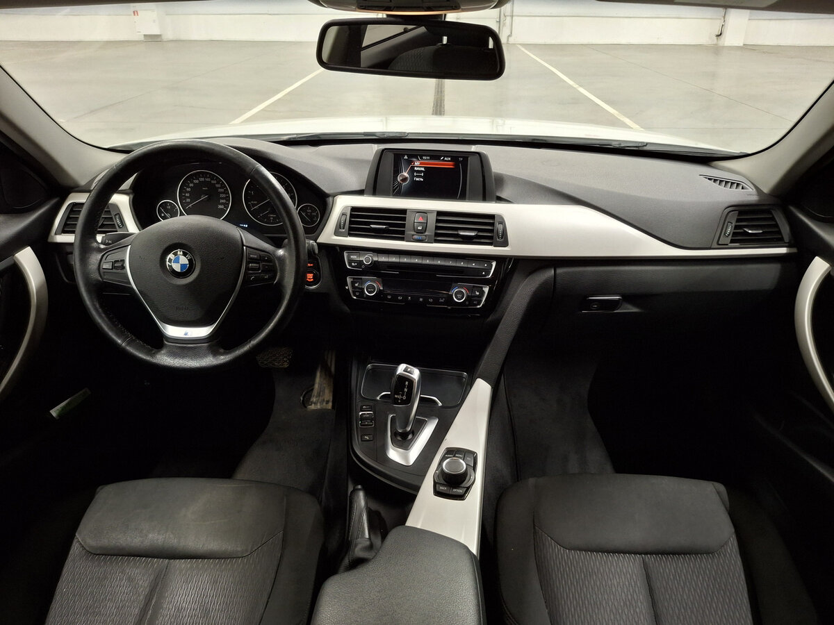 BMW 3 серии с пробегом — 2015 год. Фото: #12