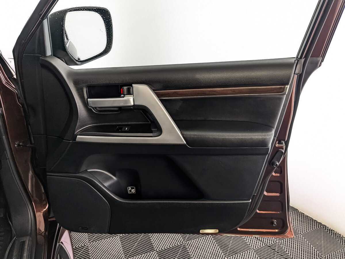 Toyota Land Cruiser с пробегом — 2017 год. Фото: #20