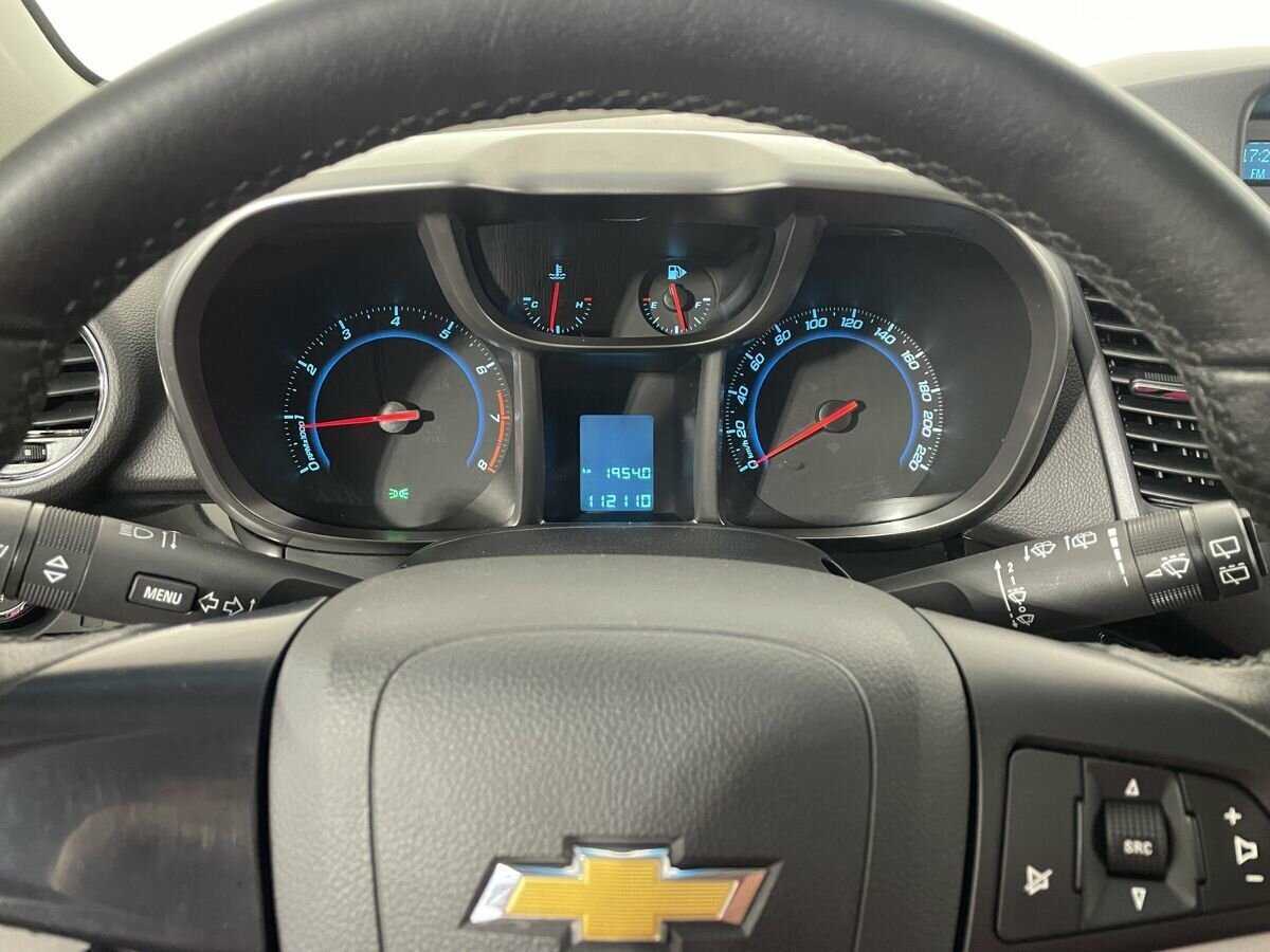 Chevrolet Orlando с пробегом — 2012 год. Фото: #10