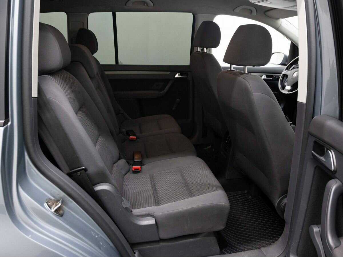 Volkswagen Touran с пробегом — 2008 год. Фото: #9