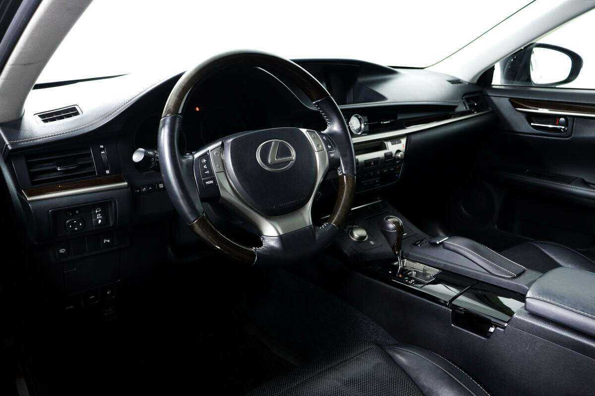 Lexus ES с пробегом — 2013 год. Фото: #12