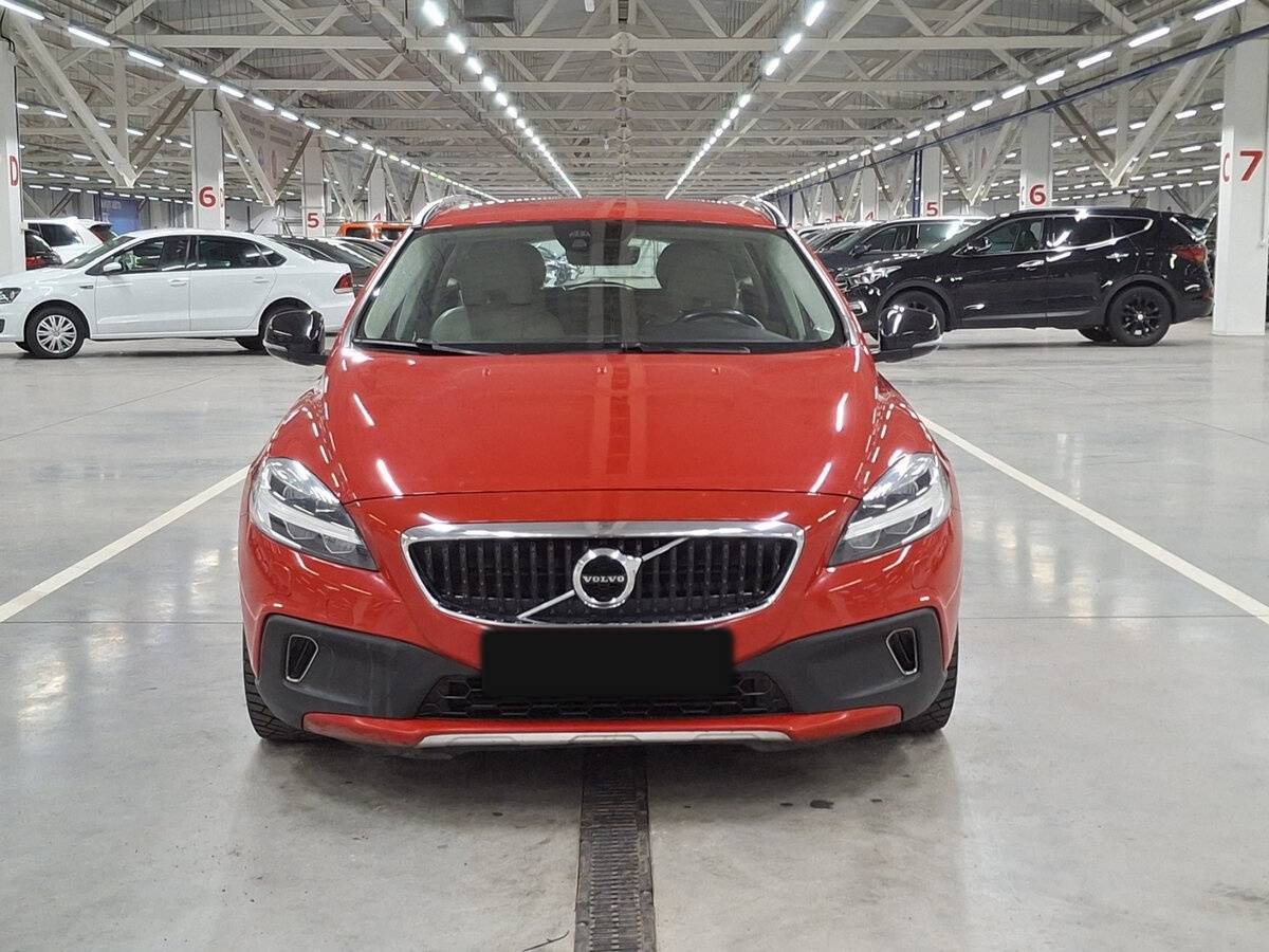 Volvo V40 Cross Country с пробегом — 2017 год. Фото: #1