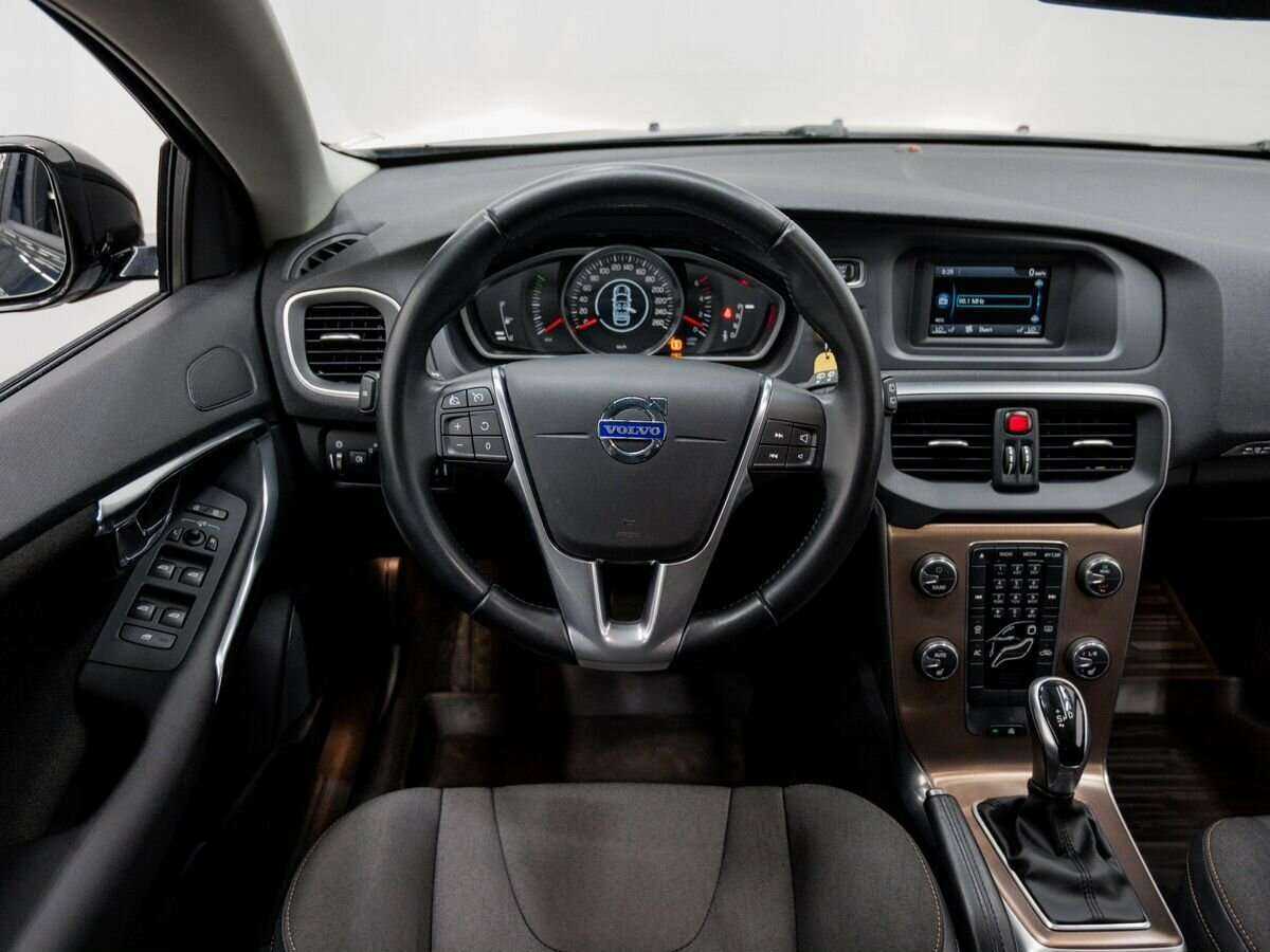 Volvo V40 Cross Country с пробегом — 2014 год. Фото: #11