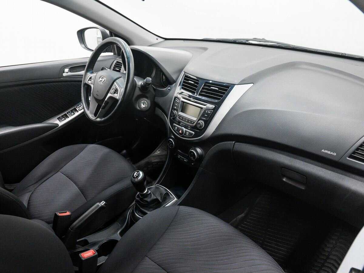 Hyundai Solaris с пробегом — 2016 год. Фото: #7