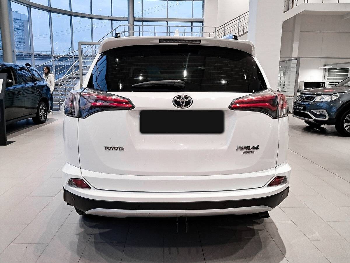Toyota RAV4 с пробегом — 2016 год. Фото: #5