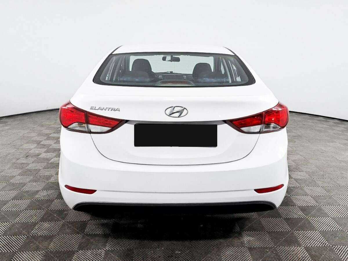Hyundai Elantra с пробегом — 2015 год. Фото: #5