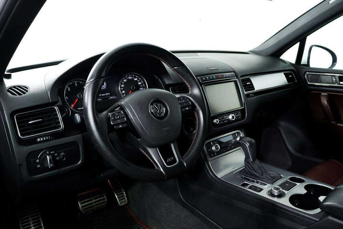 Volkswagen Touareg с пробегом — 2016 год. Фото: #12