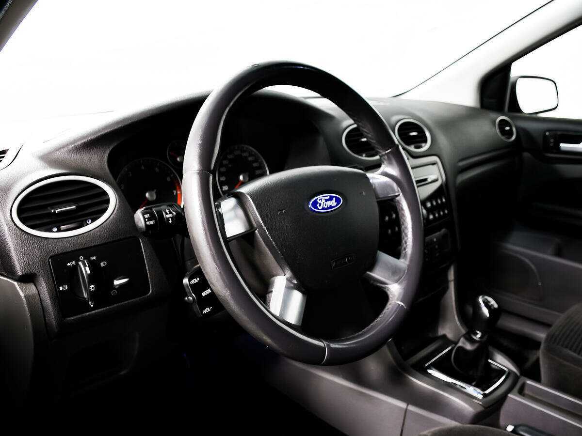 Ford Focus с пробегом — 2005 год. Фото: #12