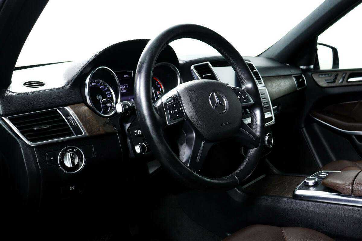 Mercedes-Benz GL-Класс с пробегом — 2014 год. Фото: #12