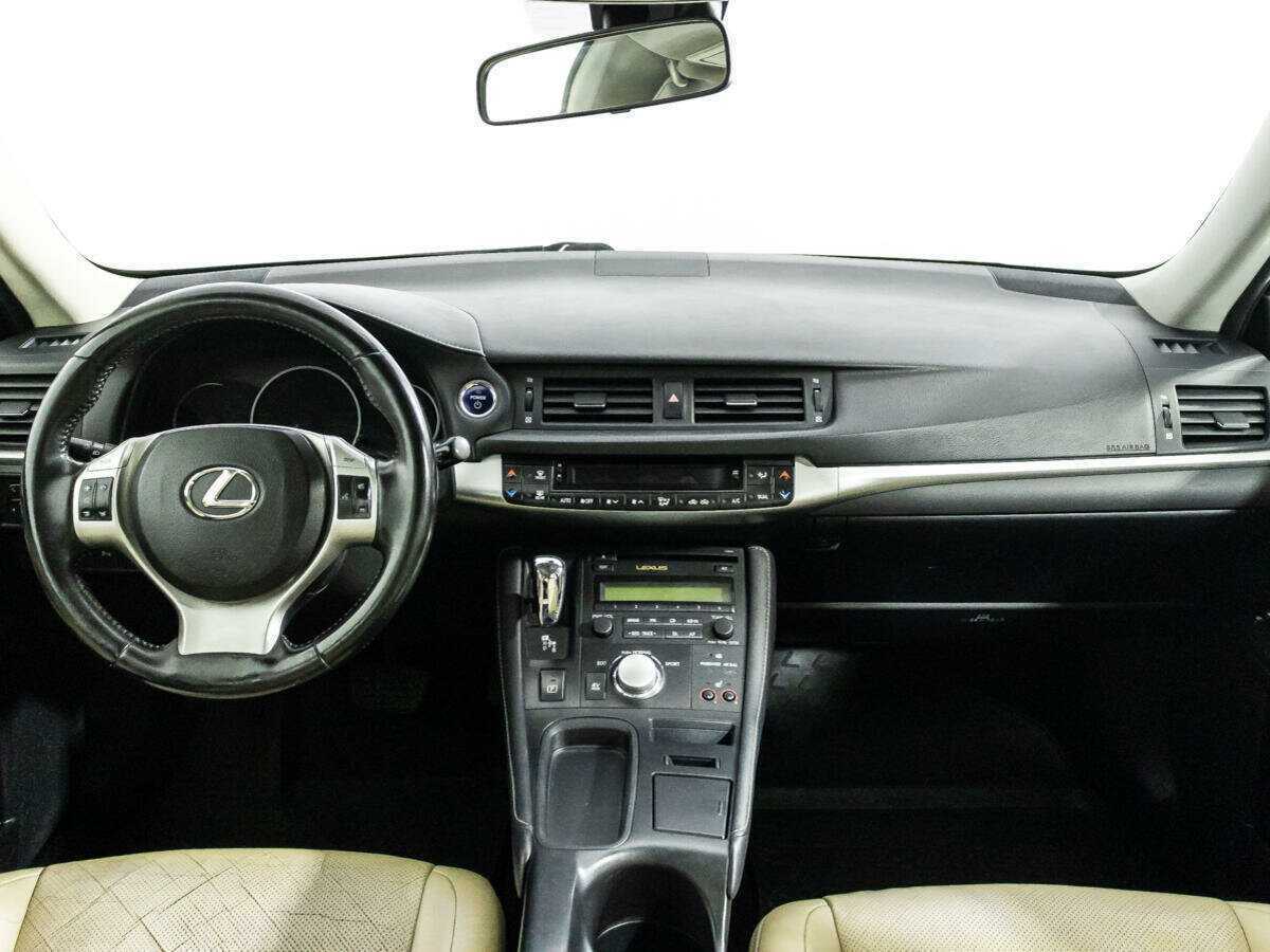 Lexus CT с пробегом — 2011 год. Фото: #12