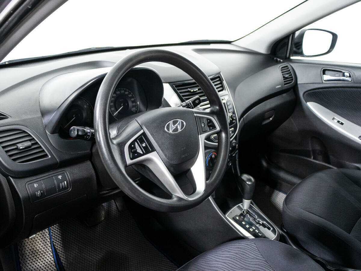 Hyundai Solaris с пробегом — 2014 год. Фото: #10