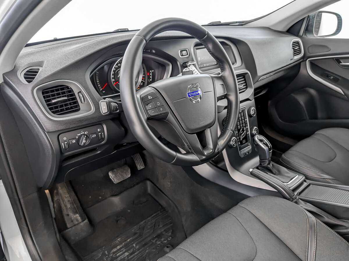 Volvo V40 Cross Country с пробегом — 2014 год. Фото: #13