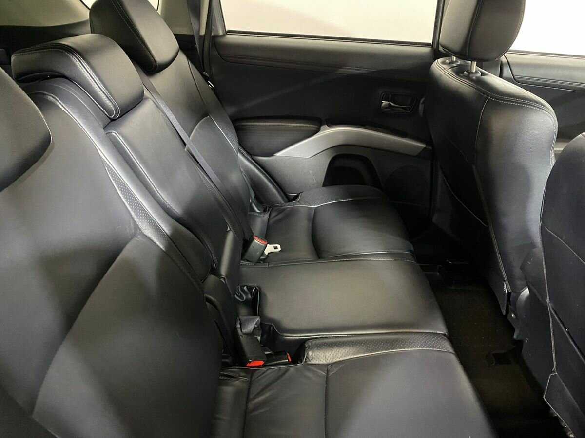 Mitsubishi Outlander с пробегом — 2011 год. Фото: #11