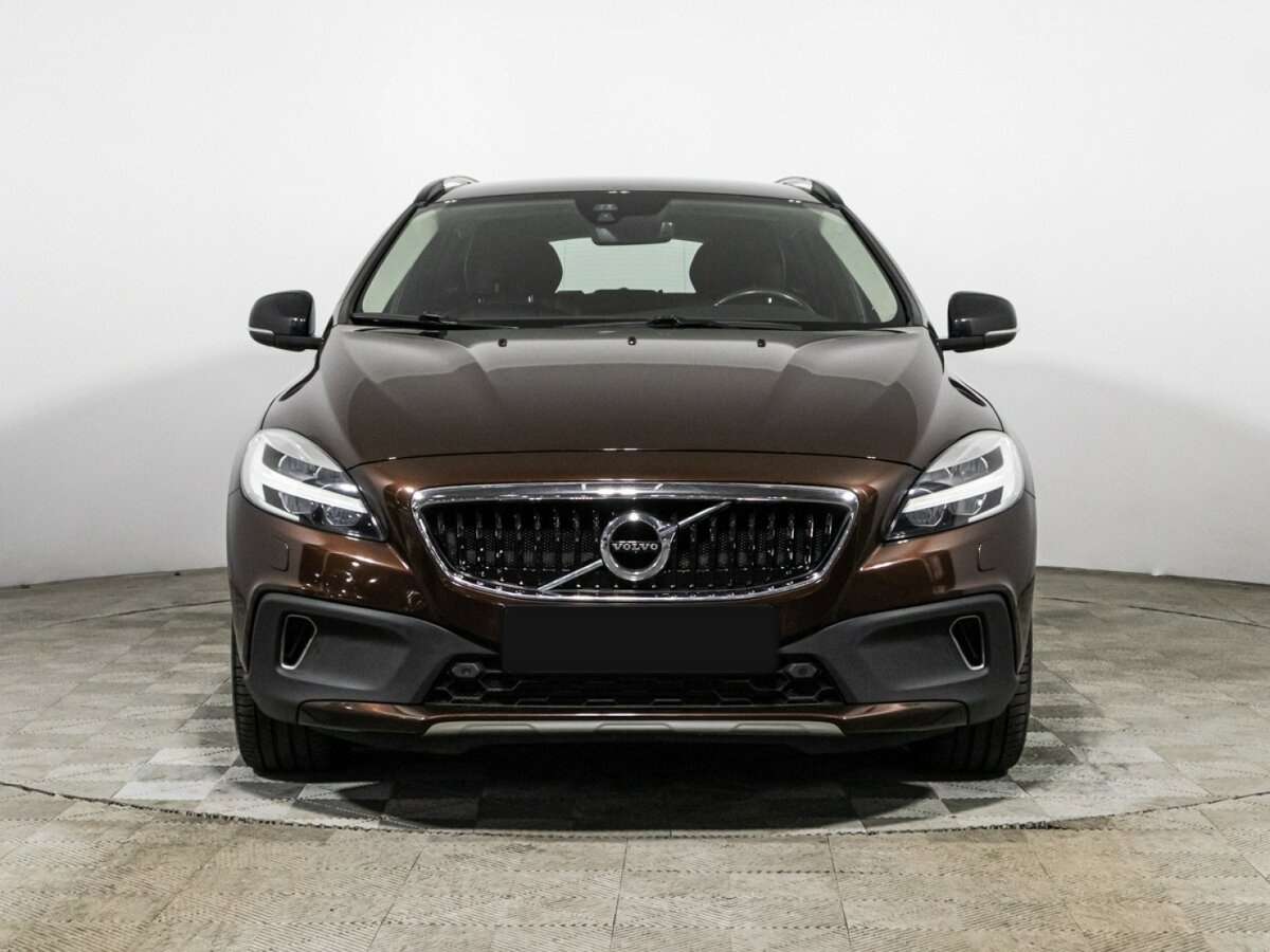 Volvo V40 Cross Country с пробегом — 2019 год. Фото: #1