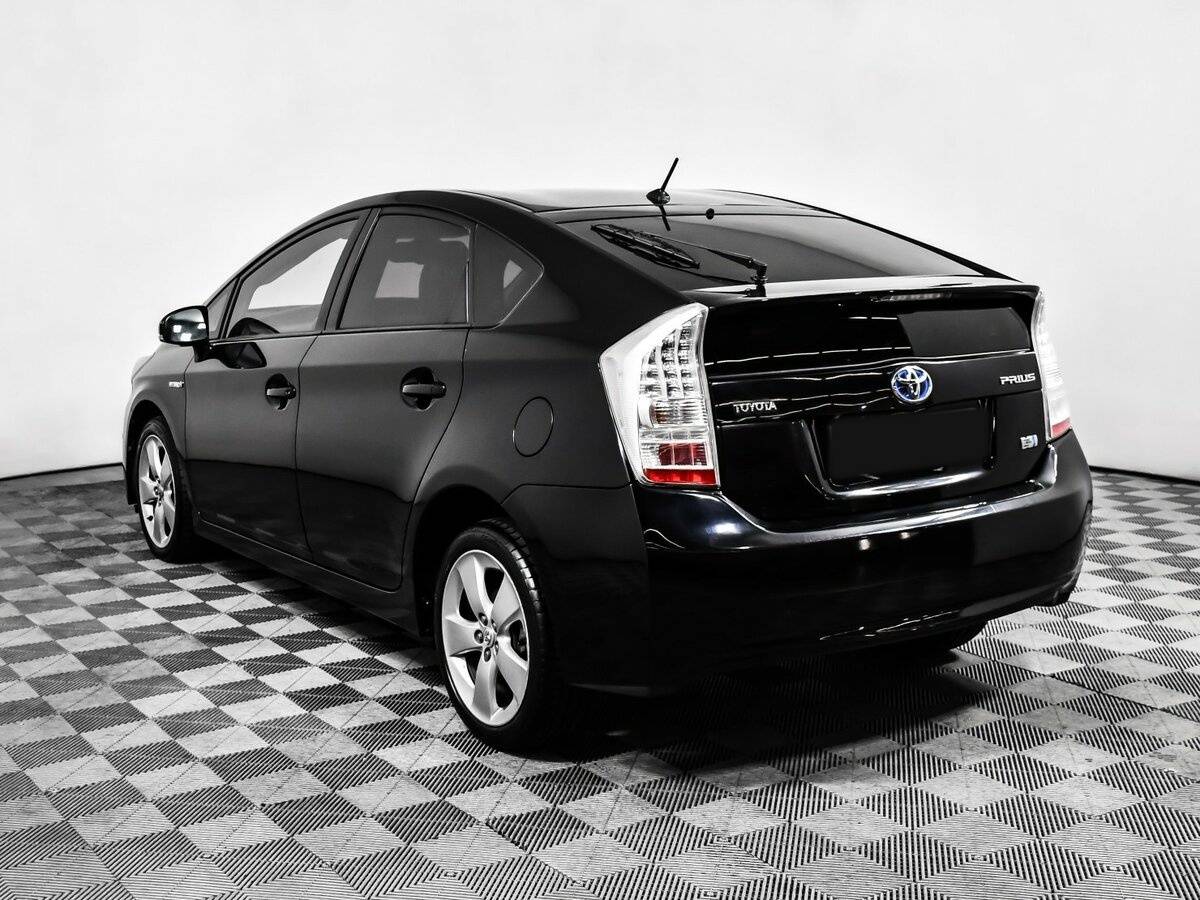 Toyota Prius с пробегом — 2010 год. Фото: #6