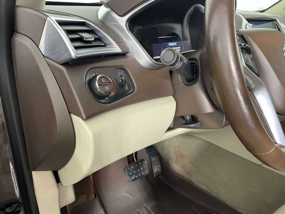 Cadillac SRX с пробегом — 2014 год. Фото: #8