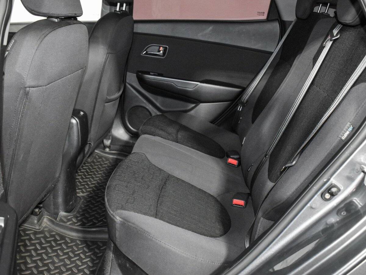 Kia Rio с пробегом — 2011 год. Фото: #10