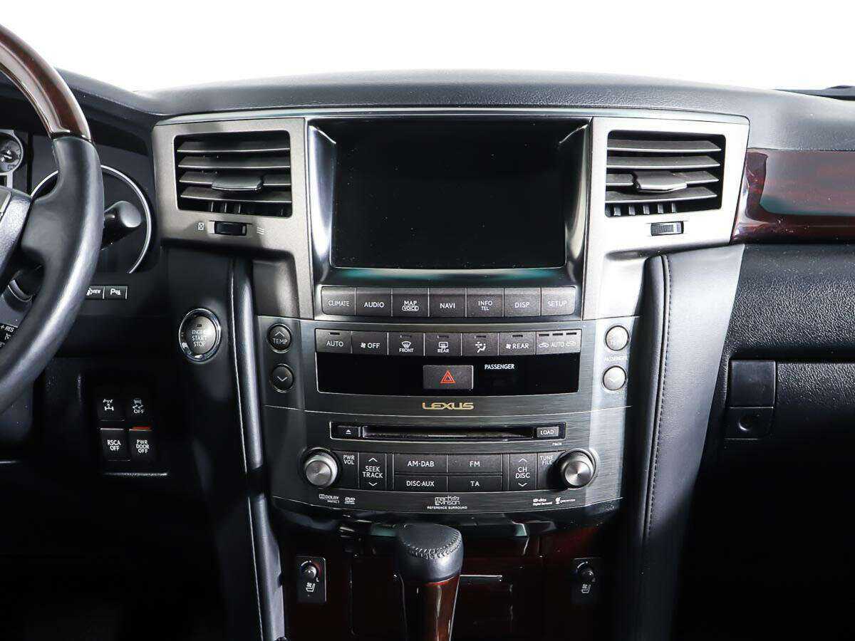 Lexus LX с пробегом — 2011 год. Фото: #11