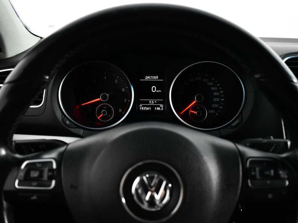 Volkswagen Golf с пробегом — 2011 год. Фото: #10
