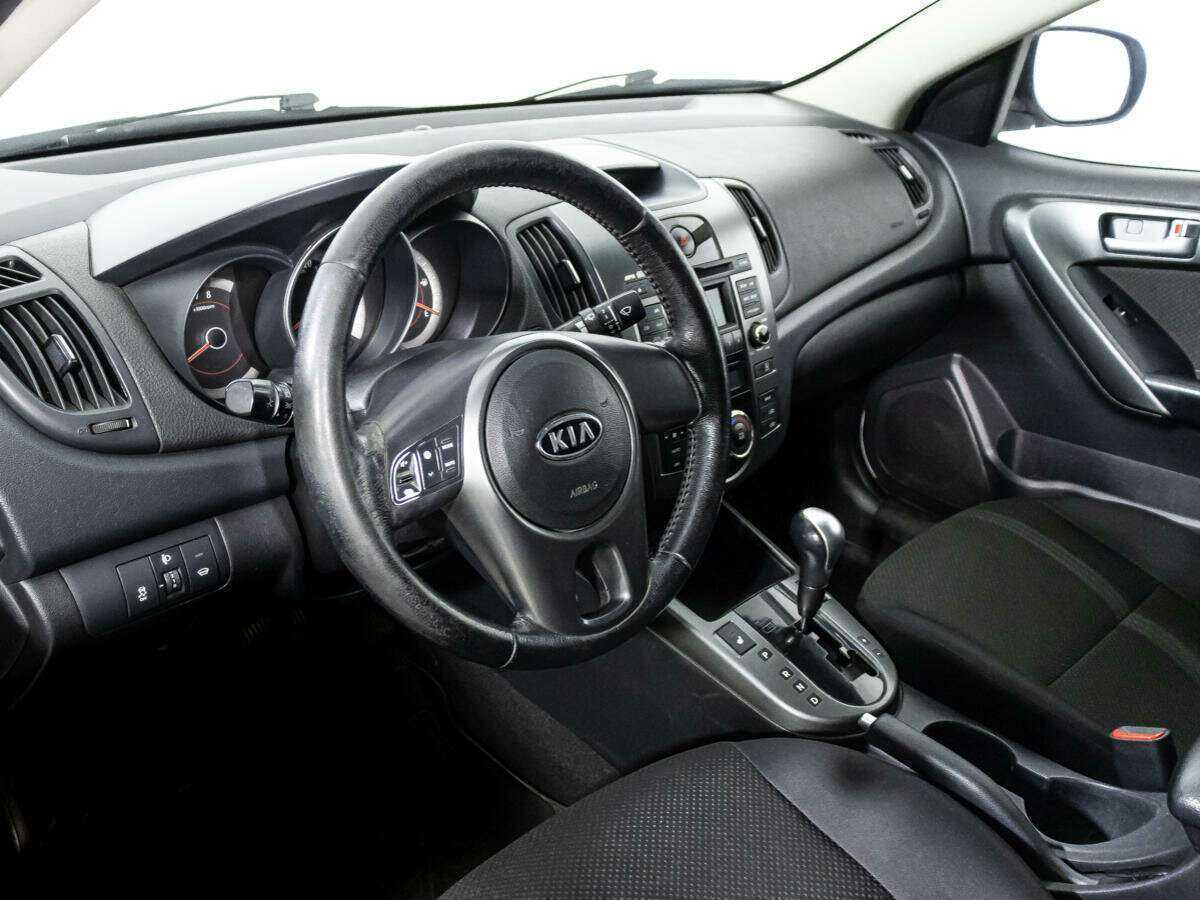 Kia Cerato с пробегом — 2010 год. Фото: #10