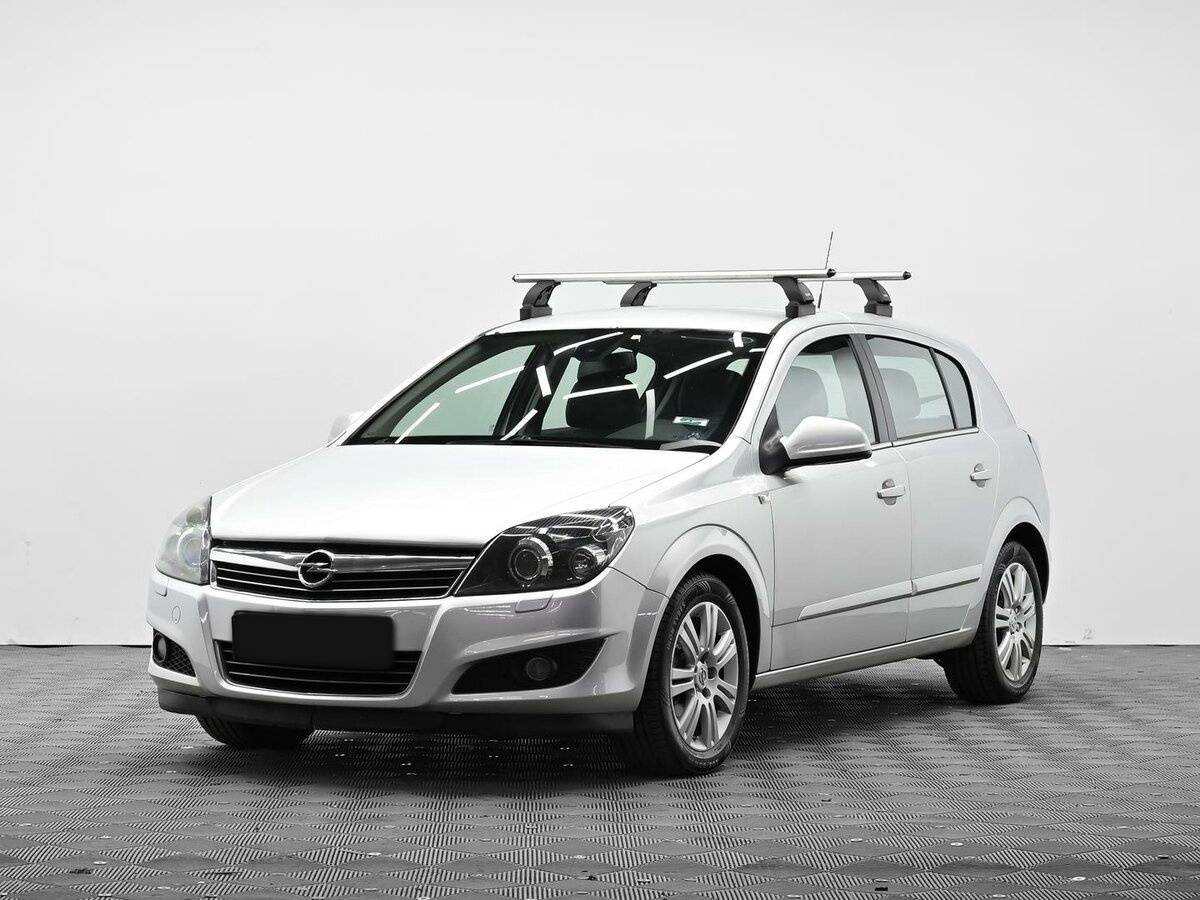Opel Astra с пробегом — 2012 год. Фото: #0