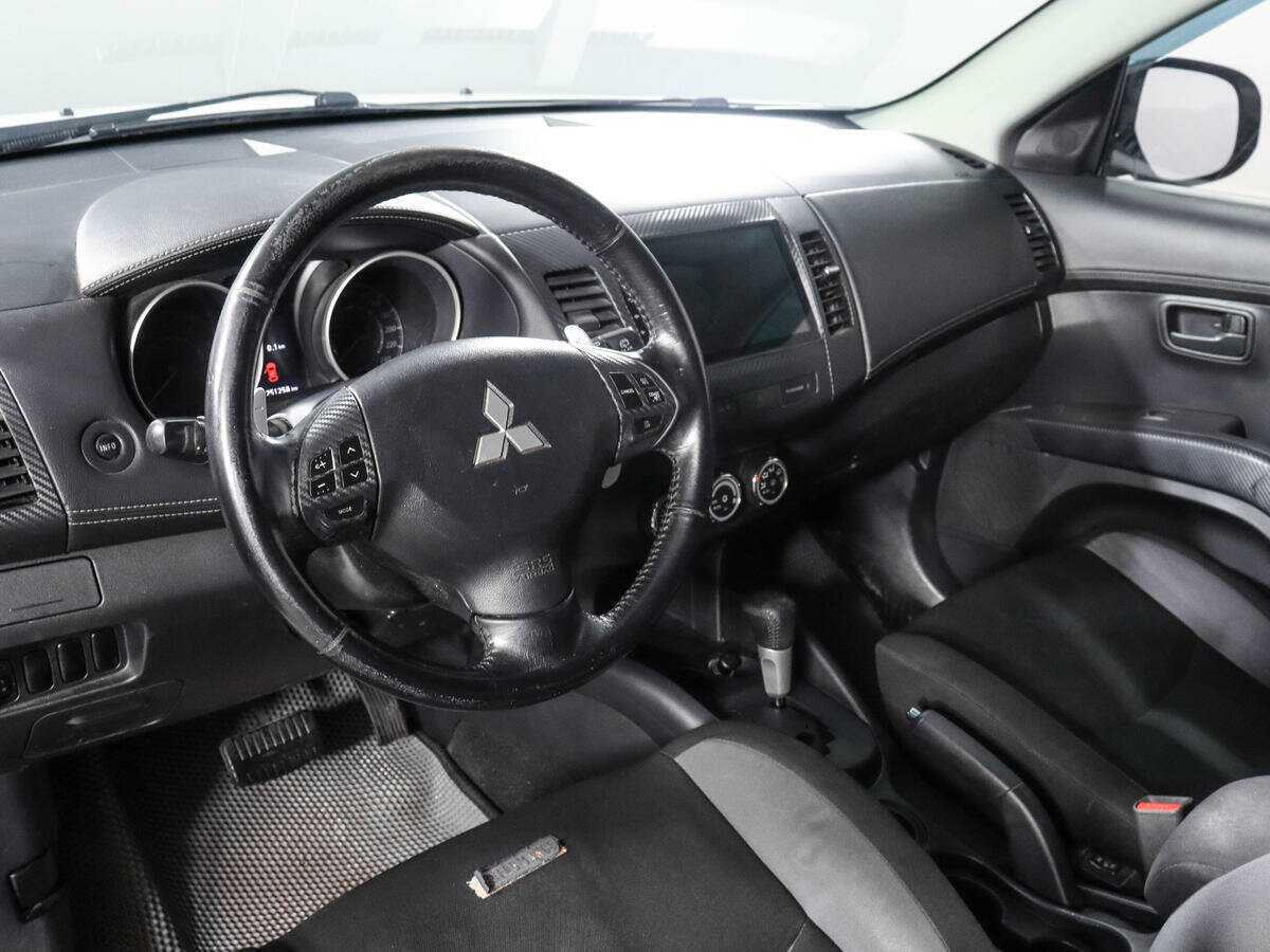 Mitsubishi Outlander с пробегом — 2010 год. Фото: #12