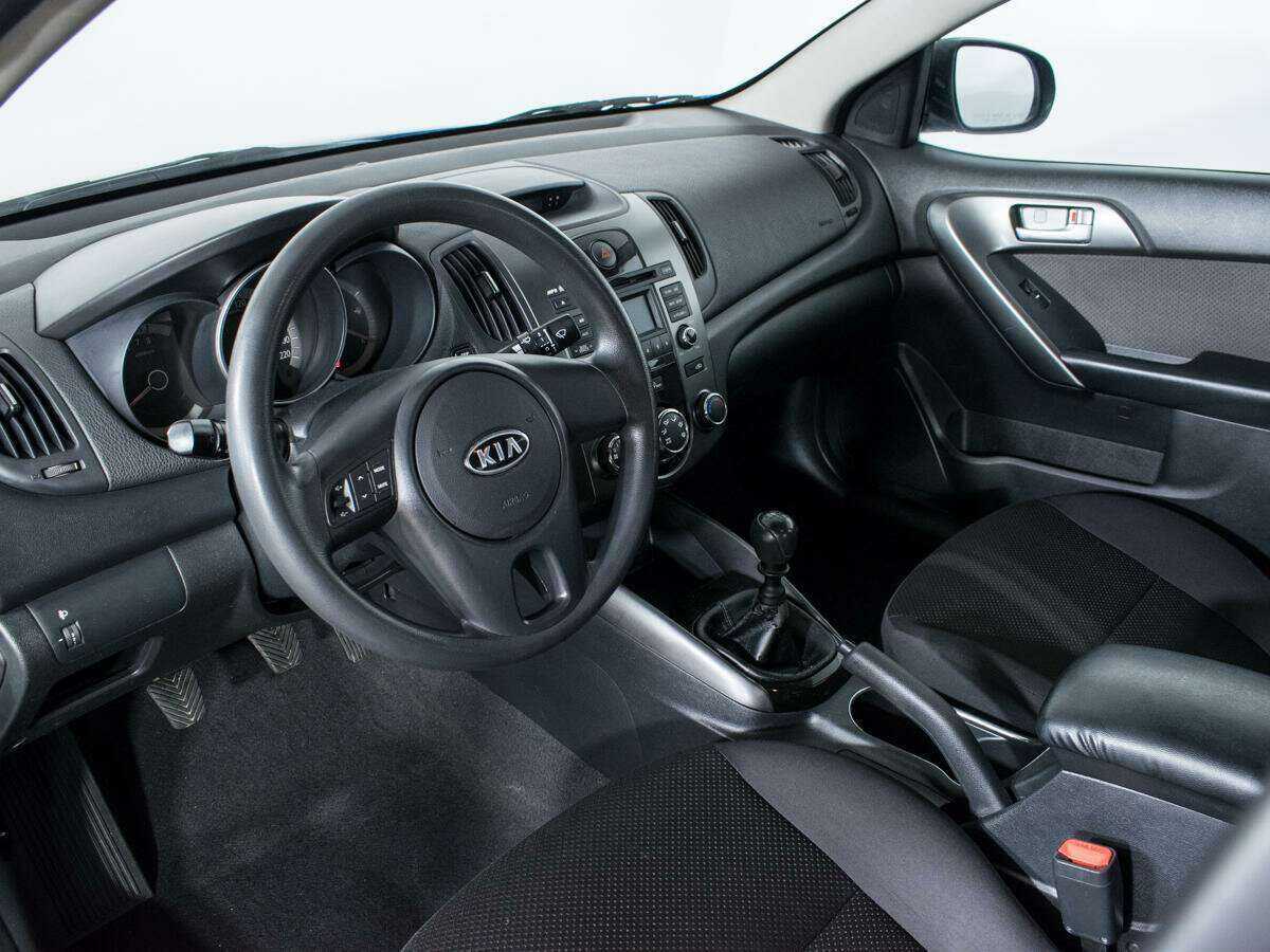 Kia Cerato с пробегом — 2011 год. Фото: #10