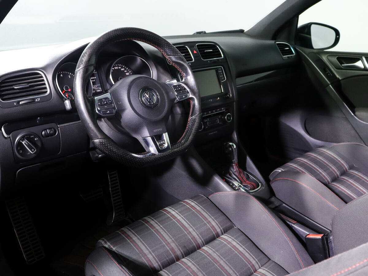 Volkswagen Golf GTI с пробегом — 2009 год. Фото: #11