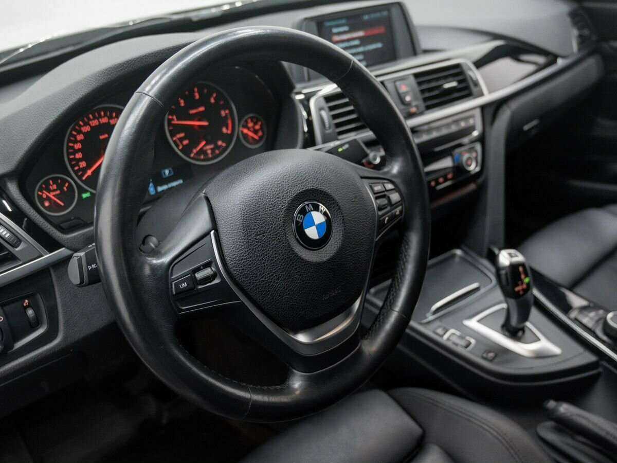 BMW 3 серии с пробегом — 2017 год. Фото: #21